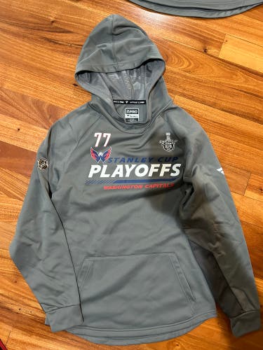 TJ Oshie Player Issue Locker Room Washington Capital Fanatics Hoodie Medium Pro Stock