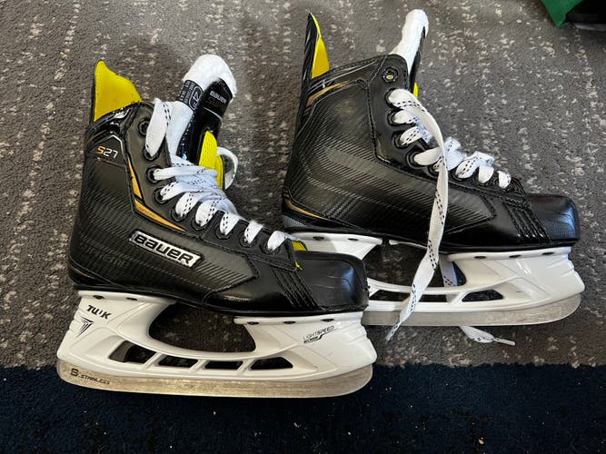 Junior Bauer Regular Width Size 4 Supreme S27 Hockey Skates
