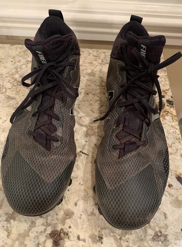 New balance -Black Men's Molded Cleats Mid Top Freeze