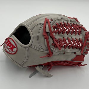 NEW Louisville Slugger Glove 11.5” RHT (Sample)
