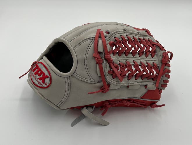 NEW Louisville Slugger Glove 11.5” RHT (Sample)