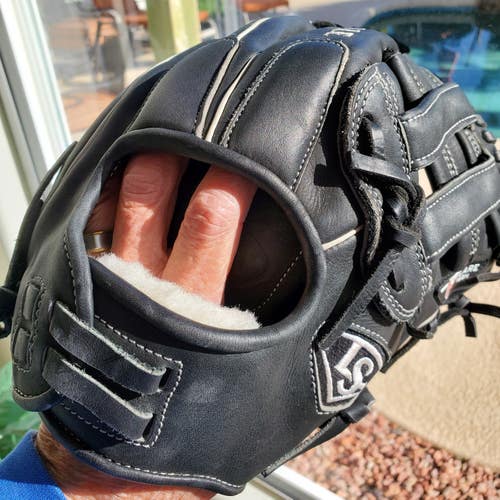 Used Right Hand Throw Louisville Slugger Infield Softball Glove 12.5"