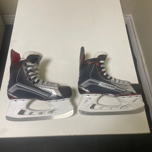 Junior Bauer Regular Width Size 2.5 Vapor X Select Hockey Skates