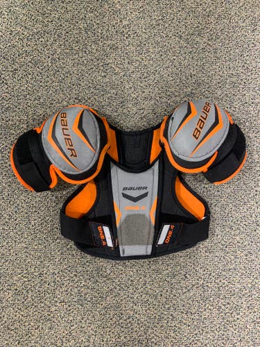 Used Youth Bauer Supreme One.4 Hockey Shoulder Pads (Size: Large)