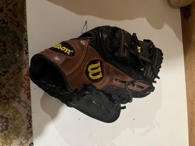 Used Right Hand Throw Wilson Infield Baseball Glove 11.5"