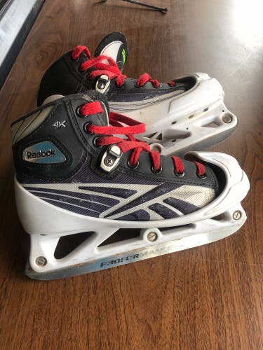 Junior Reebok Regular Width  Size 2.5 4K Hockey Goalie Skates