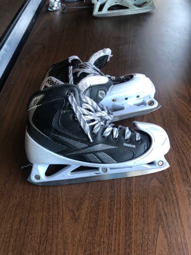 Senior Reebok Regular Width  Size 7 12K Hockey Skates