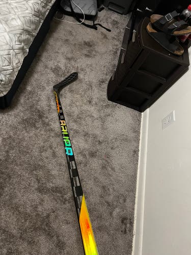 P28 Pro Stock Vapor Hyperlite Dressed As A Sync Hockey Stick