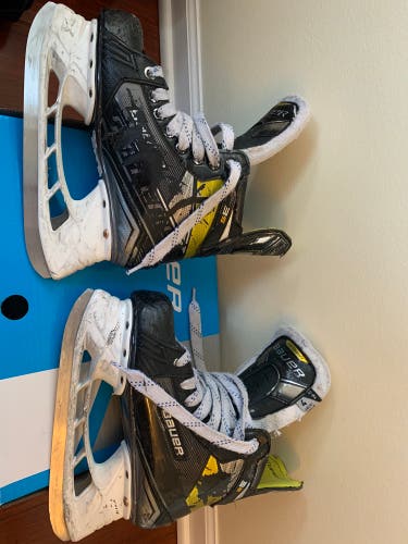 Used Bauer Extra Wide Width Size 4 Supreme 3S Hockey Skates