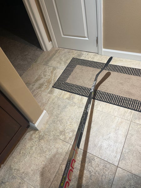 Senior Right Handed P92 Pro Stock Vapor Hyperlite Hockey Stick