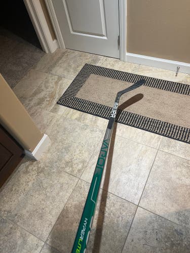 Senior Right Handed P28 Pro Stock Vapor Hyperlite Hockey Stick