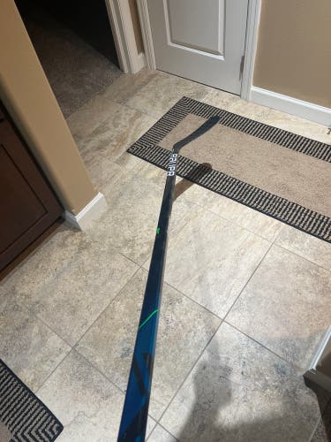 Senior Right Handed P92M Pro Stock Nexus Geo Hockey Stick