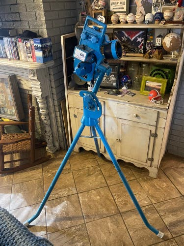 JUGS Lite-Flite Pitching Machine