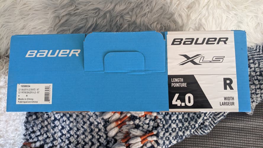 New Bauer XLS Hockey Skates Regular Width Size 4
