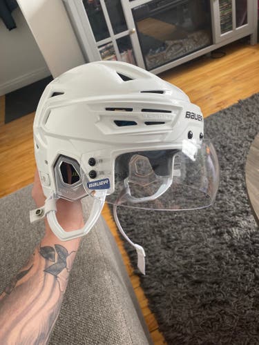 New Medium Bauer Re-Akt 150 Helmet Pro Stock With Visor