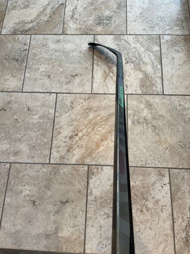 Senior Used Right Hand Bauer Supreme Ignite Pro+ Hockey Stick P28M