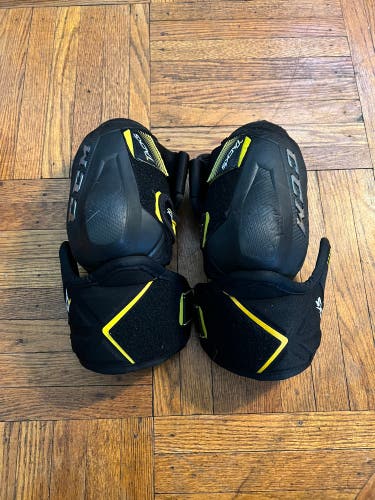 Used Medium CCM Tacks 7092 Elbow Pads