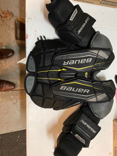 Used Medium Bauer Supreme S27 Goalie Chest Protector