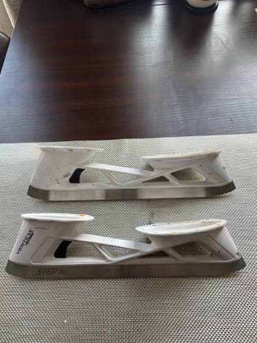 Goalie skate cowling