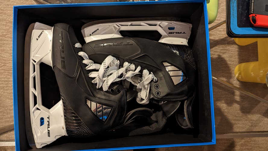 Senior New True Pro Custom Hockey Skates Regular Width Size 11