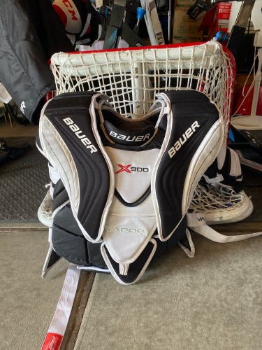 Used Large Bauer Vapor X900 Goalie Chest Protector