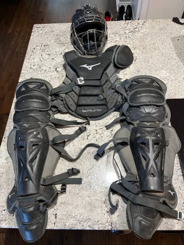 Used Mizuno Samurai Catcher's Set