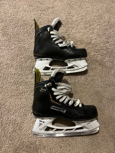Used Bauer Extra Wide Width  Size 4.5 Supreme S29 Hockey Skates