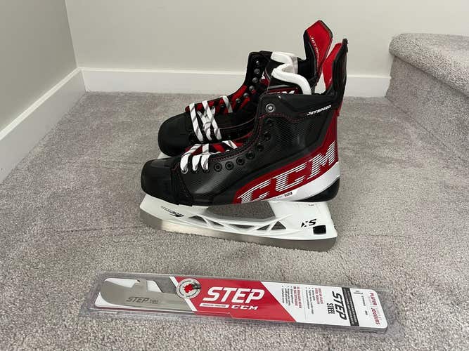 CCM Jetspeed FT4 Senior Hockey Skates size 9