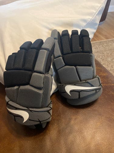 Used Player's Nike Vapor Lacrosse Gloves Small