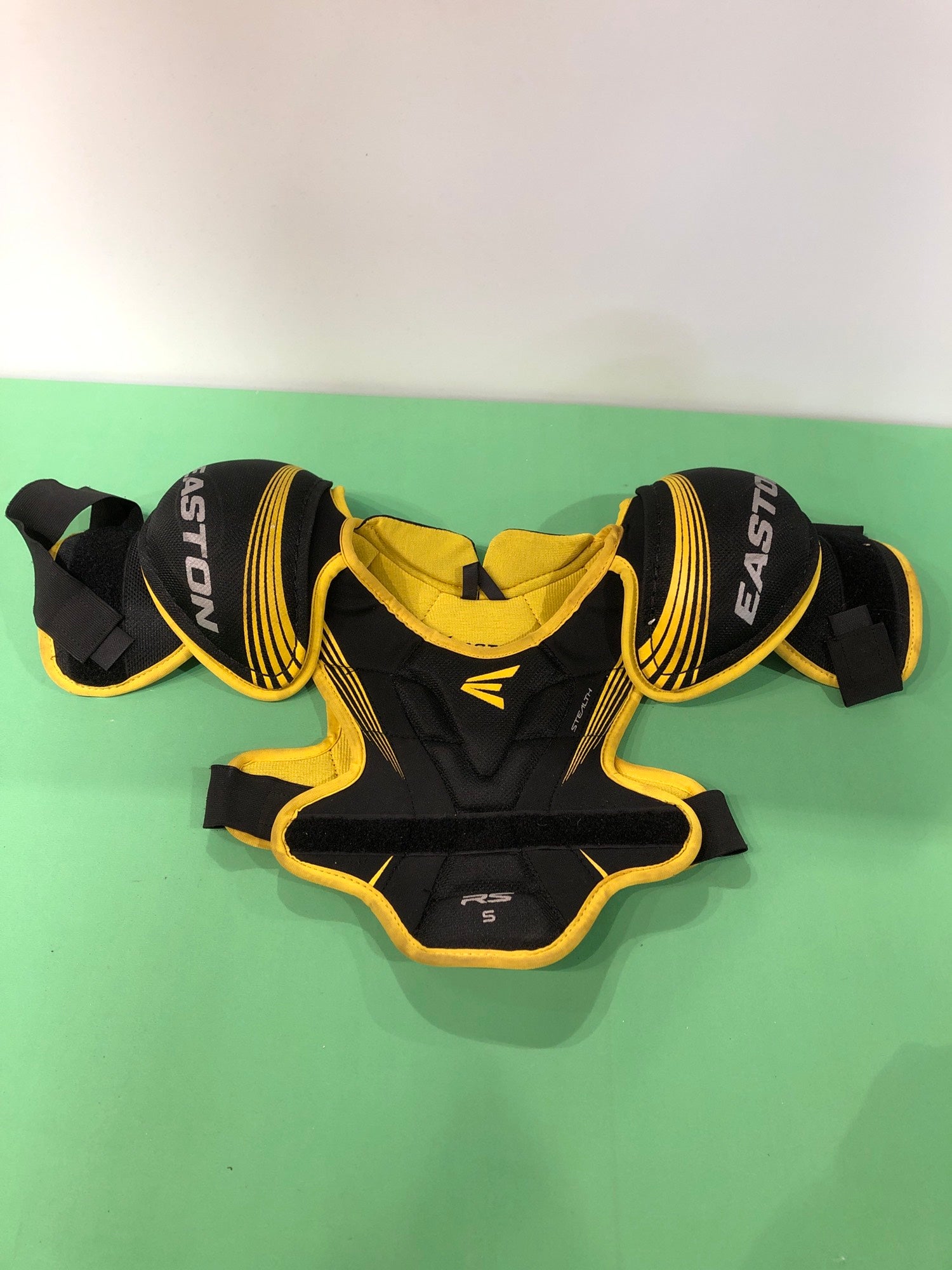 EASTON STEALTH RS Shoulder Pad- Sr – SkatePLUS Pty Limited