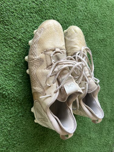 Used Size 10 New Balance Freeze 3 Low Cleat
