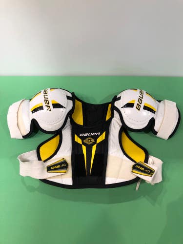 Used Youth Bauer Supreme One 40 Hockey Shoulder Pads (Size: Large)