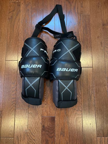 Hockey goalie knee pads