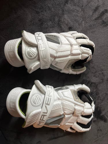 Like new Maverik M5 Lacrosse Gloves