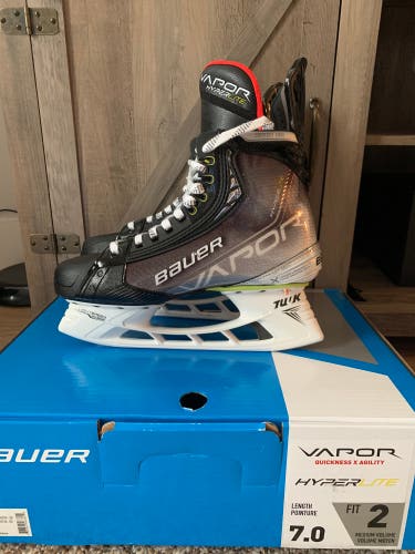 Bauer Size 7 Fit 2 Vapor Hyperlite Hockey Skates