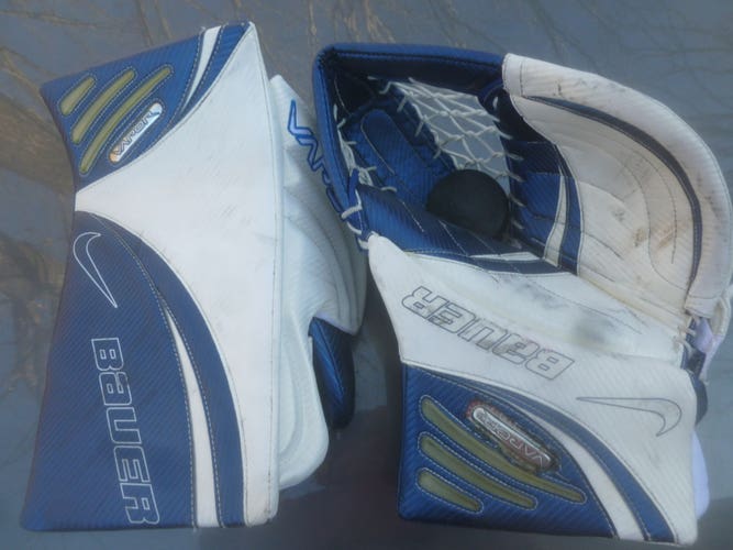 Used Regular Bauer Vapor glove set