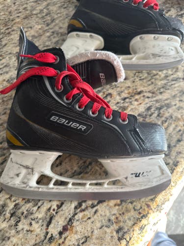 Used Bauer Size 3 Supreme 120 Hockey Skates