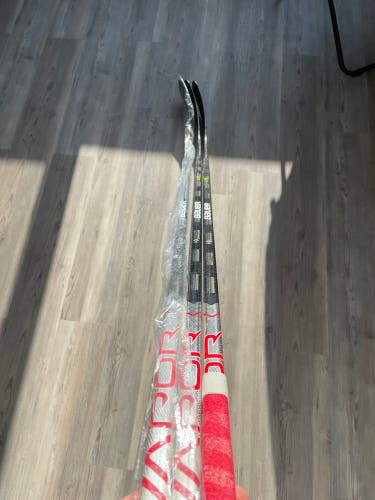 Intermediate Right Handed P92 Pro Stock Vapor Hyperlite Hockey Stick