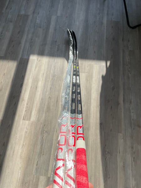 Intermediate Right Handed P92 Pro Stock Vapor Hyperlite Hockey Stick