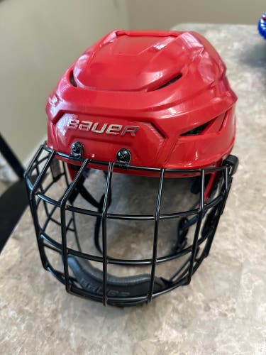 Used Medium Bauer Hyperlite Helmet
