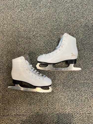 Used DBX Figure Skates 1.0