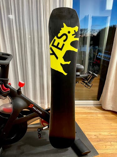 2023 YES Standard Uninc 156 snowboard