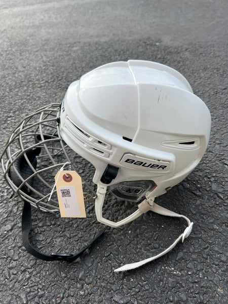 Used Medium Bauer Re-Akt 75 Helmet
