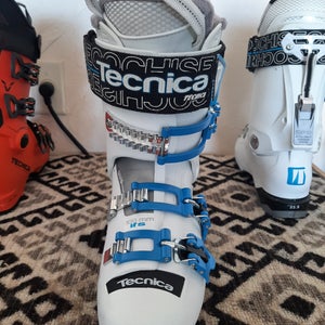 Women's Used Tecnica All Mountain Cochise Ski Boots Soft Flex