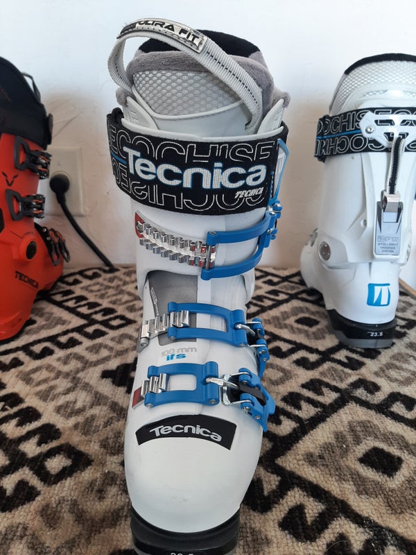 Women's Used Tecnica All Mountain Cochise Ski Boots Soft Flex
