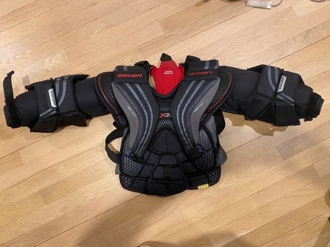 Used Small Bauer  Vapor X2.9 Goalie Chest Protector