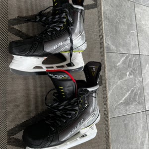 Used Bauer Size 11 Vapor Hyperlite Hockey Skates