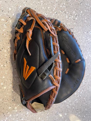 Easton Mako Youth Catcher Mitt