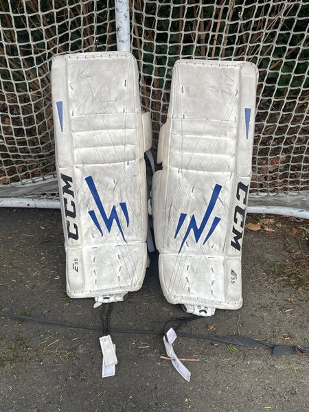 28" CCM Extreme Flex E3.5 Goalie Leg Pads