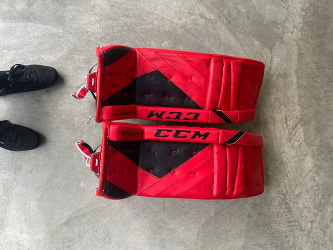 Used 32" CCM Extreme Flex 5.9 Goalie Leg Pads